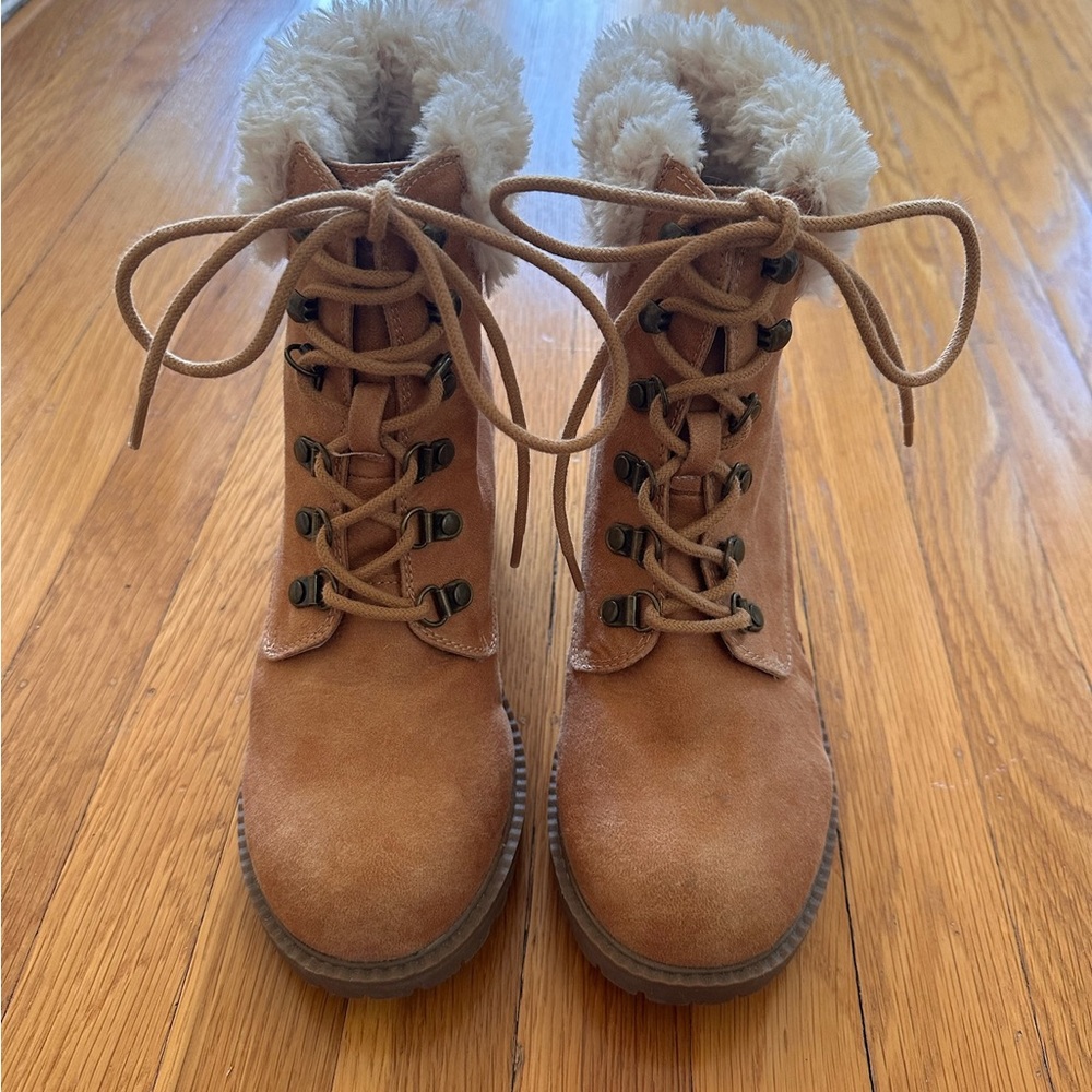 Tan Faux Fur Lined Lace-Up Boots